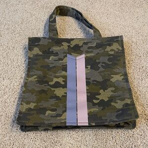 Stella and Dot Camo bag-great for the beach!